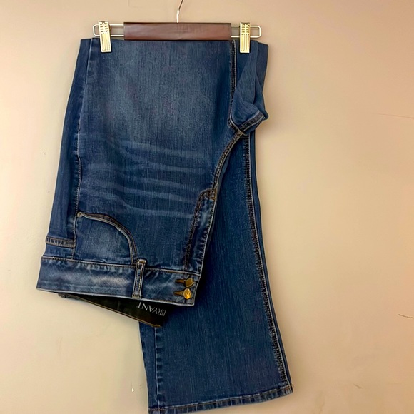 Lane Bryant like new 18R bootcut style w/ tight tummy technology! Great fitting! - Picture 1 of 4